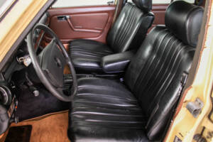 Image 18/33 de Mercedes-Benz 300 TD (1979)