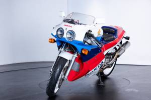 Bild 48/48 von Honda DUMMY (1988)
