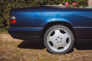 Imagen 19/41 de Mercedes-Benz E 220 (1995)