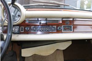 Image 6/12 of Mercedes-Benz 250 SE (1967)