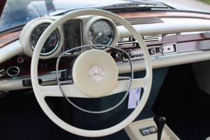 Image 15/27 de Mercedes-Benz 280 SE 3,5 (1971)