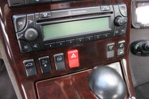 Image 40/50 of Mercedes-Benz SL 320 (2001)