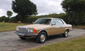 Image 1/33 of Mercedes-Benz 230 CE (1985)