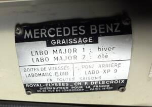 Image 14/18 of Mercedes-Benz 220 SE b (1962)