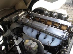 Image 17/37 of Jaguar E-Type 4.2 (1966)