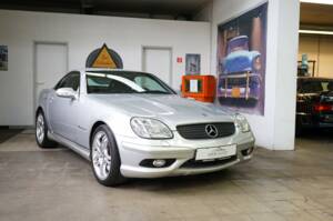 Imagen 2/50 de Mercedes-Benz SLK 32 AMG (2002)