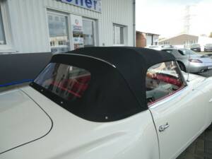 Image 23/27 of Mercedes-Benz 190 SL (1961)