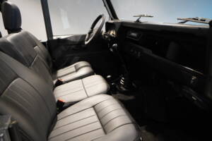 Bild 13/29 von Land Rover 90 (1988)