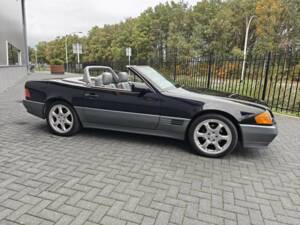 Image 12/50 de Mercedes-Benz 500 SL (1991)