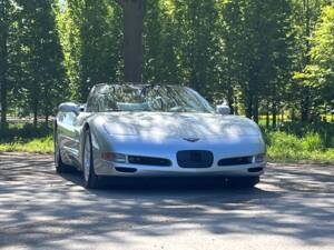 Image 3/50 of Chevrolet Corvette (2001)