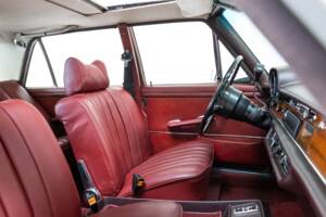 Image 21/27 of Mercedes-Benz 280 SEL 4,5 (1972)