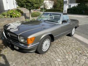 Image 1/56 of Mercedes-Benz 500 SL (1985)