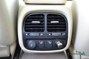 Immagine 35/50 di Jaguar XJ 2.7 D (2008)