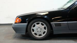 Image 22/26 of Mercedes-Benz 500 SL (1991)