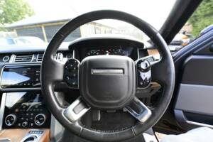 Image 31/50 of Land Rover Range Rover V8 SV Autobiography (2018)