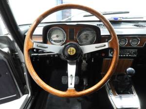 Bild 7/14 von Alfa Romeo 2000 Spider Veloce (1973)