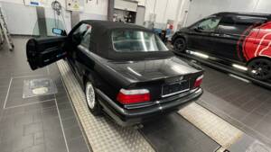 Immagine 4/11 di BMW 325i (1993)