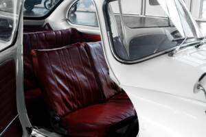 Image 32/48 of Subaru 360 (1970)