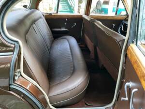 Image 29/42 of Jaguar Mk II 2.4 (1964)