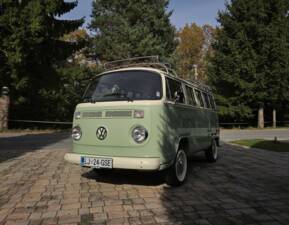 Image 2/30 of Volkswagen T2 Brasil Camper (1982)