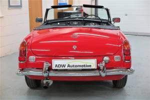 Image 3/12 of MG MGC (1969)