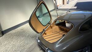 Image 53/81 de Jaguar Type E (2+2) (1969)