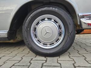 Image 29/60 of Mercedes-Benz 280 SE (1969)
