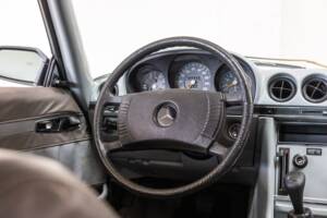Image 12/32 of Mercedes-Benz 350 SLC (1971)
