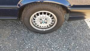Bild 17/19 von BMW 318i (1992)