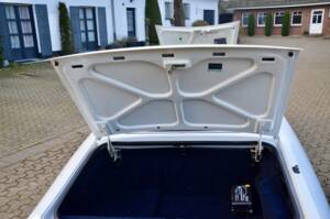 Immagine 16/18 di Alfa Romeo 2.0 Spider (1991)
