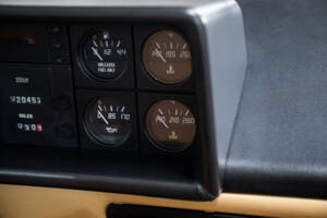 Image 14/48 de Ferrari Mondial Quattrovalvole (1985)