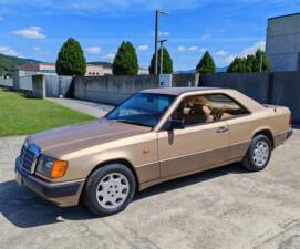 Image 3/42 of Mercedes-Benz 300 CE (1988)