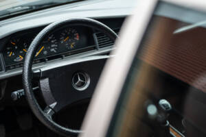 Image 22/77 de Mercedes-Benz 190 E 2.3 (1988)