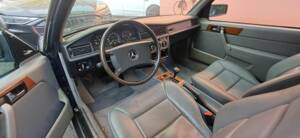 Image 2/8 of Mercedes-Benz 190 E (1987)