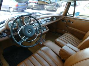 Image 7/20 of Mercedes-Benz 280 SE 3,5 (1971)