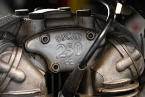 Image 43/50 of Ducati 250 Scrambler (1971)