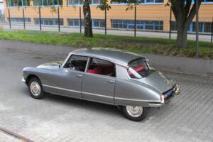Image 6/22 of Citroën DS 21 Pallas (1966)