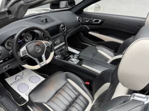 Bild 24/26 von Mercedes-Benz SL 500 (2015)