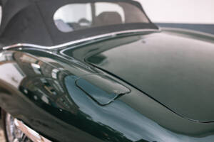 Image 26/63 of Jaguar E-Type (1969)
