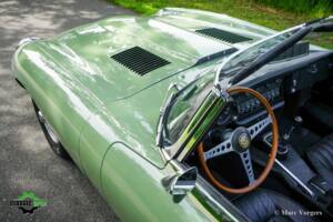 Image 28/60 de Jaguar E-Type (1969)