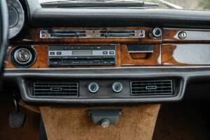 Image 20/36 of Mercedes-Benz 300 SEL 6.3 (1970)