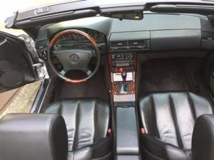 Image 5/9 of Mercedes-Benz 500 SL (1992)