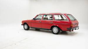 Image 4/15 of Mercedes-Benz 300 TD (1980)