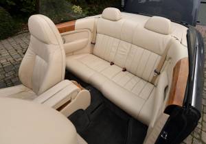 Image 32/50 of Bentley Azure (2007)