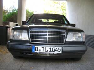 Bild 1/32 von Mercedes-Benz E 220 (1995)