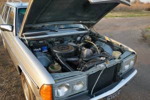 Image 15/22 of Mercedes-Benz 240 TD (1981)