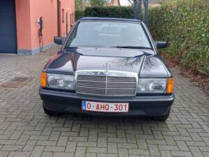 Image 5/8 of Mercedes-Benz 190 E (1987)