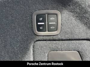 Bild 12/31 von Porsche Cayenne Coupé E-Hybrid (2025)