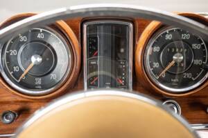 Image 6/54 of Mercedes-Benz 220 SE b (1963)