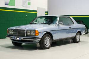 Bild 1/18 von Mercedes-Benz 230 C (1977)